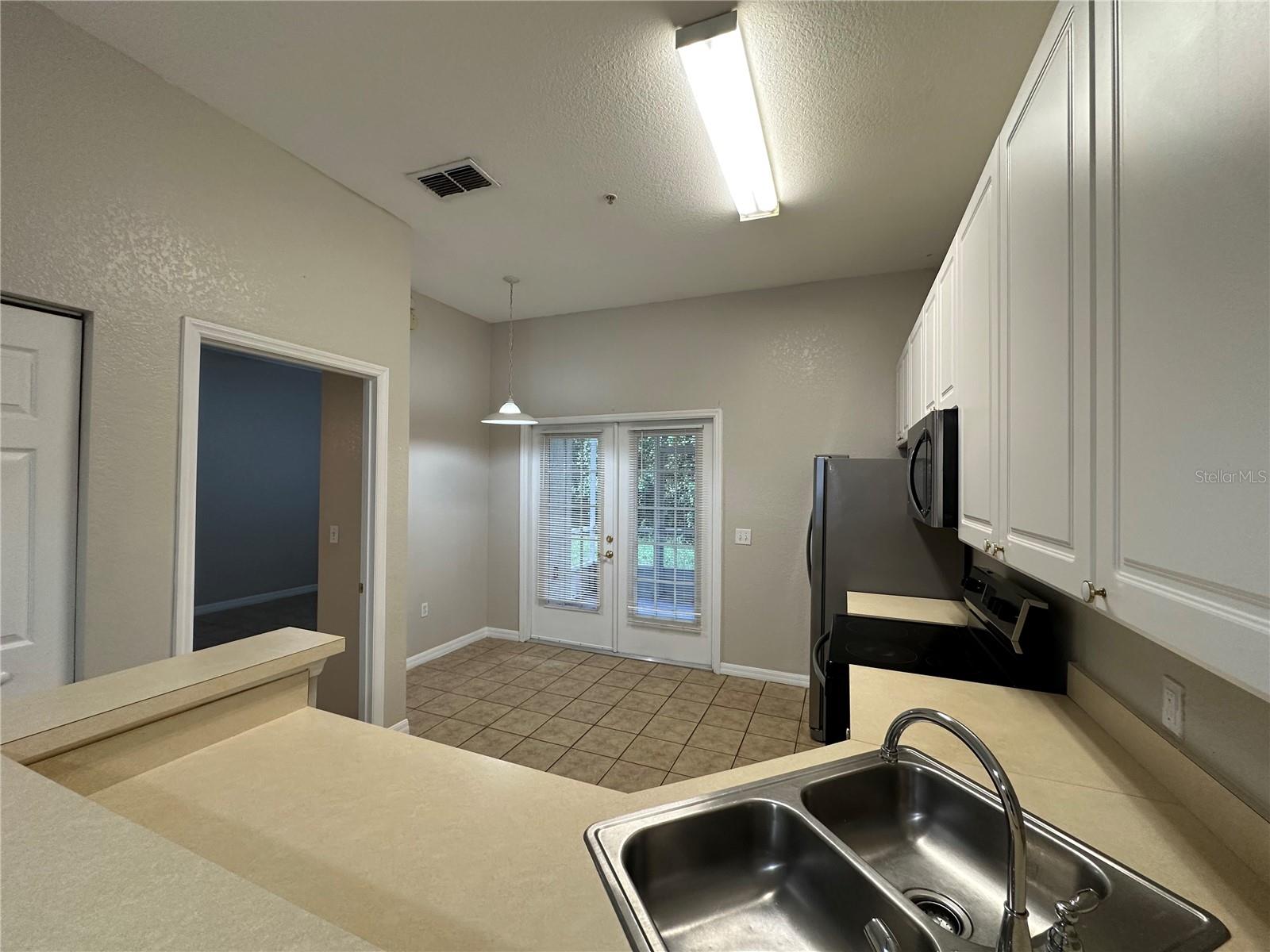 HUNTERS POINTE AT HUNTERS RESERVE A CONDO - Residential Lease