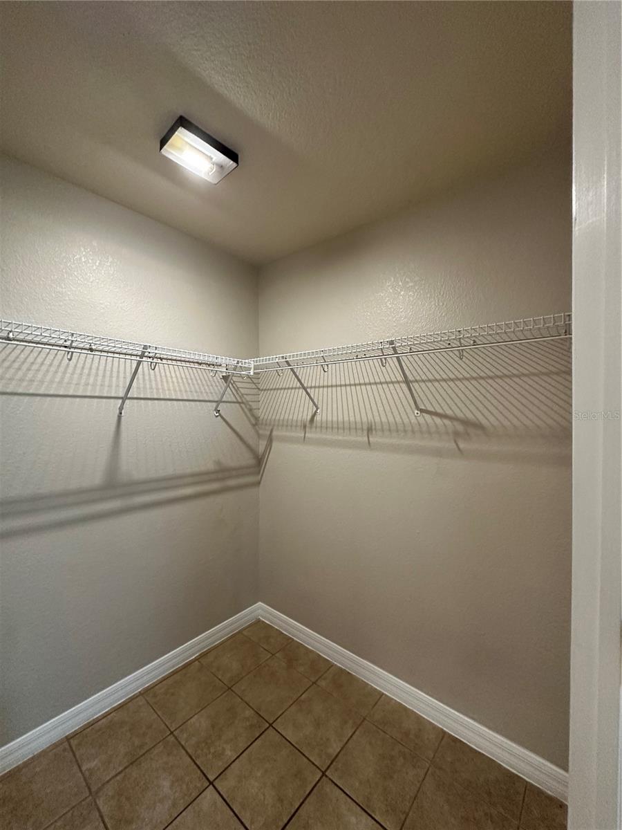 HUNTERS POINTE AT HUNTERS RESERVE A CONDO - Residential Lease