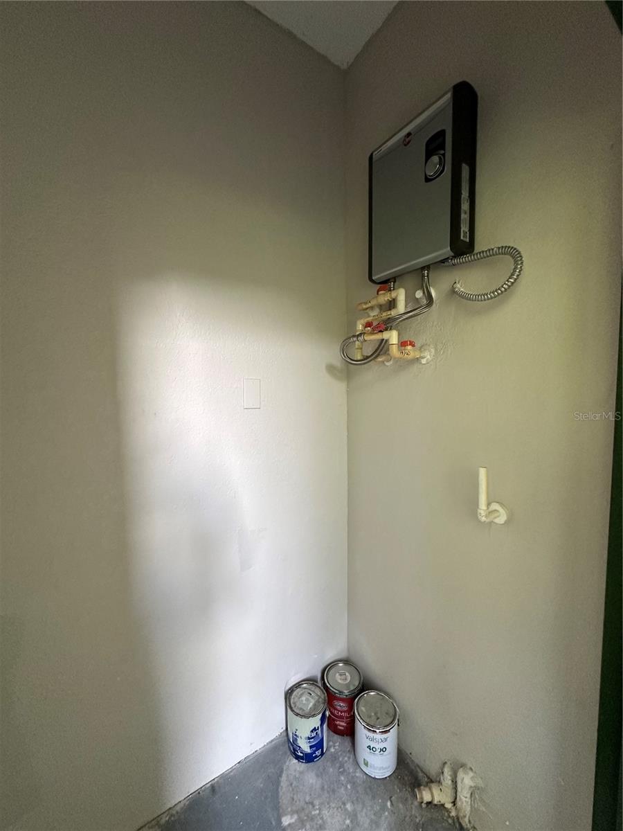 HUNTERS POINTE AT HUNTERS RESERVE A CONDO - Residential Lease