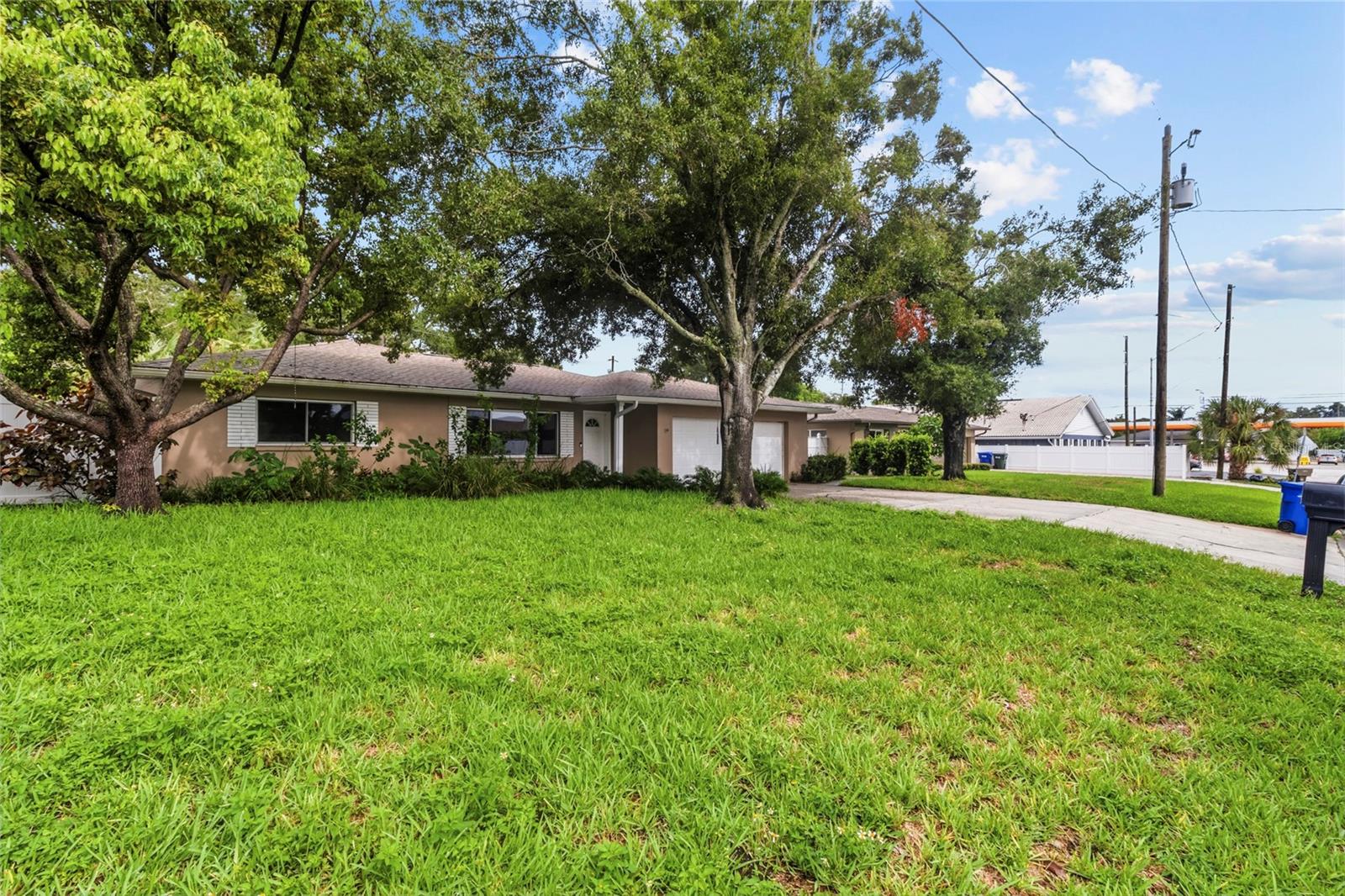 55 VELMA DRIVE W