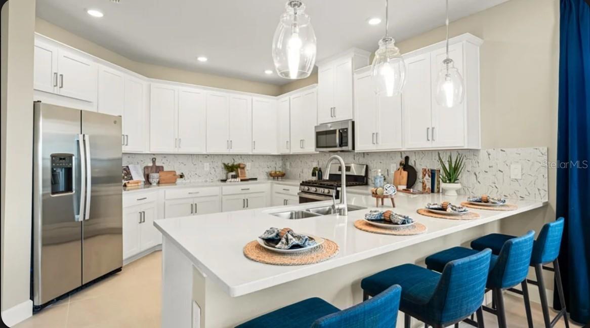 829 STEEL DRIVE, APOLLO BEACH, FL, 33572 1 829 STEEL DRIVE