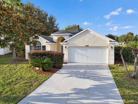 Tiny photo for 2813 Mayflower Loop, Clermont, FL 34714 (MLS # G5118043)