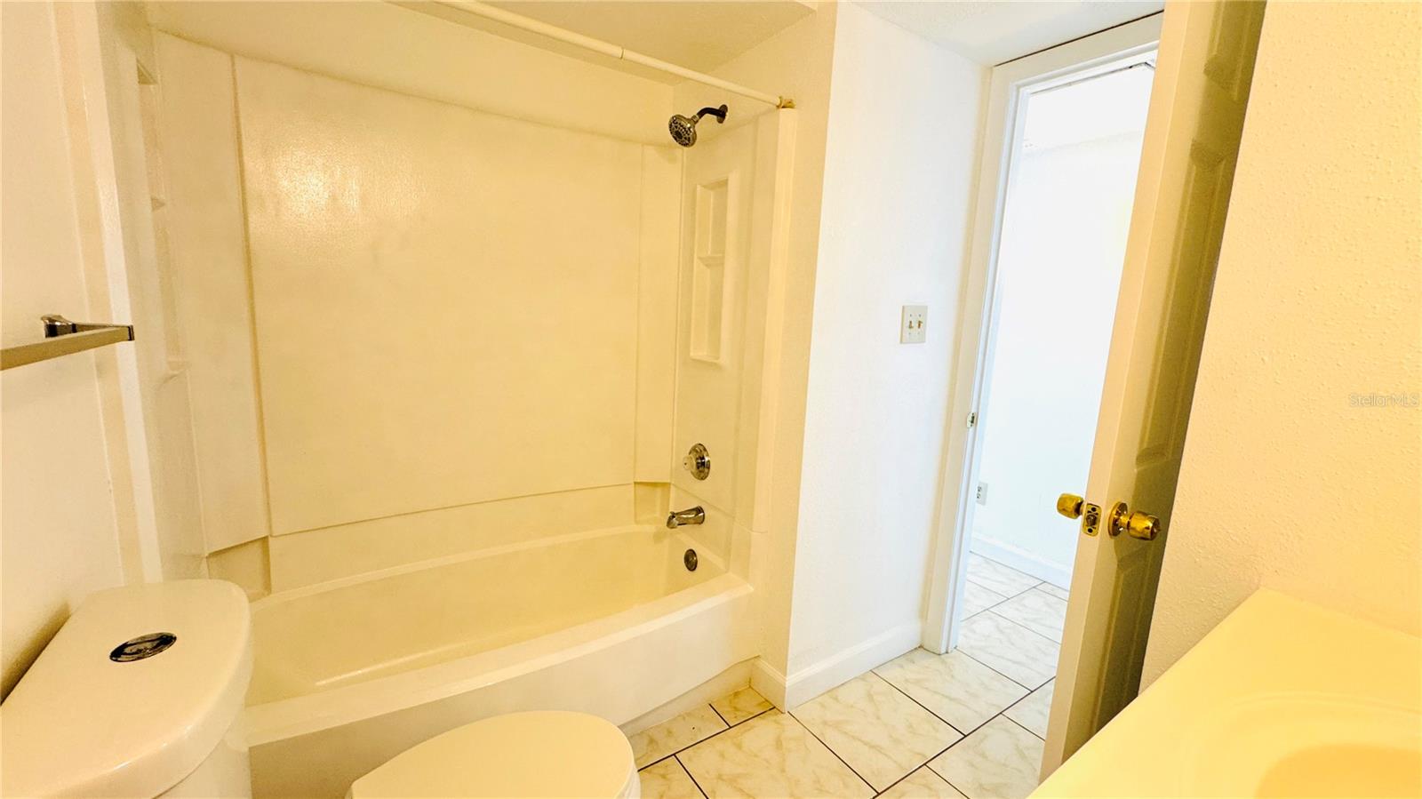 VILLAGE CRK - Residential Lease