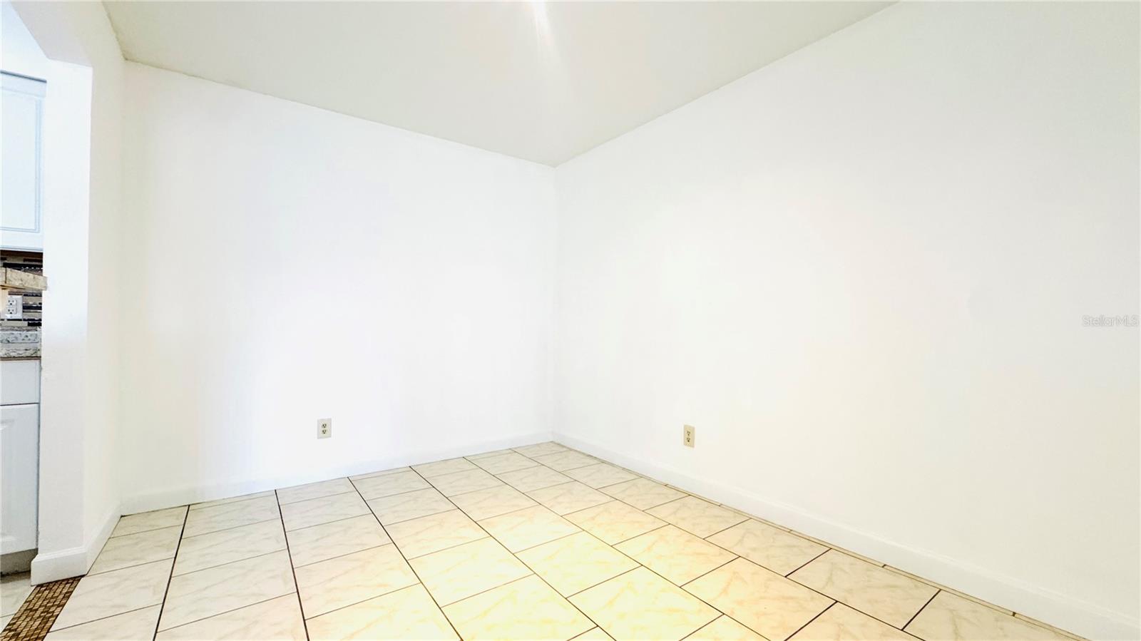 VILLAGE CRK - Residential Lease