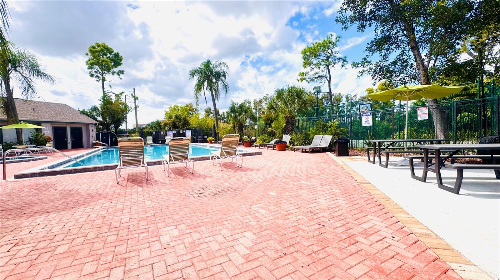 VILLAGE CRK - Residential Lease