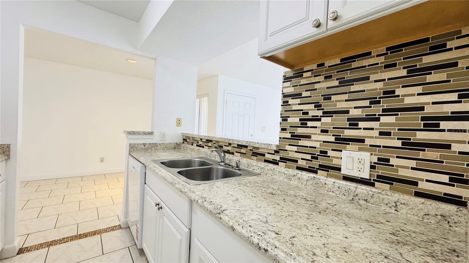 VILLAGE CRK - Residential Lease