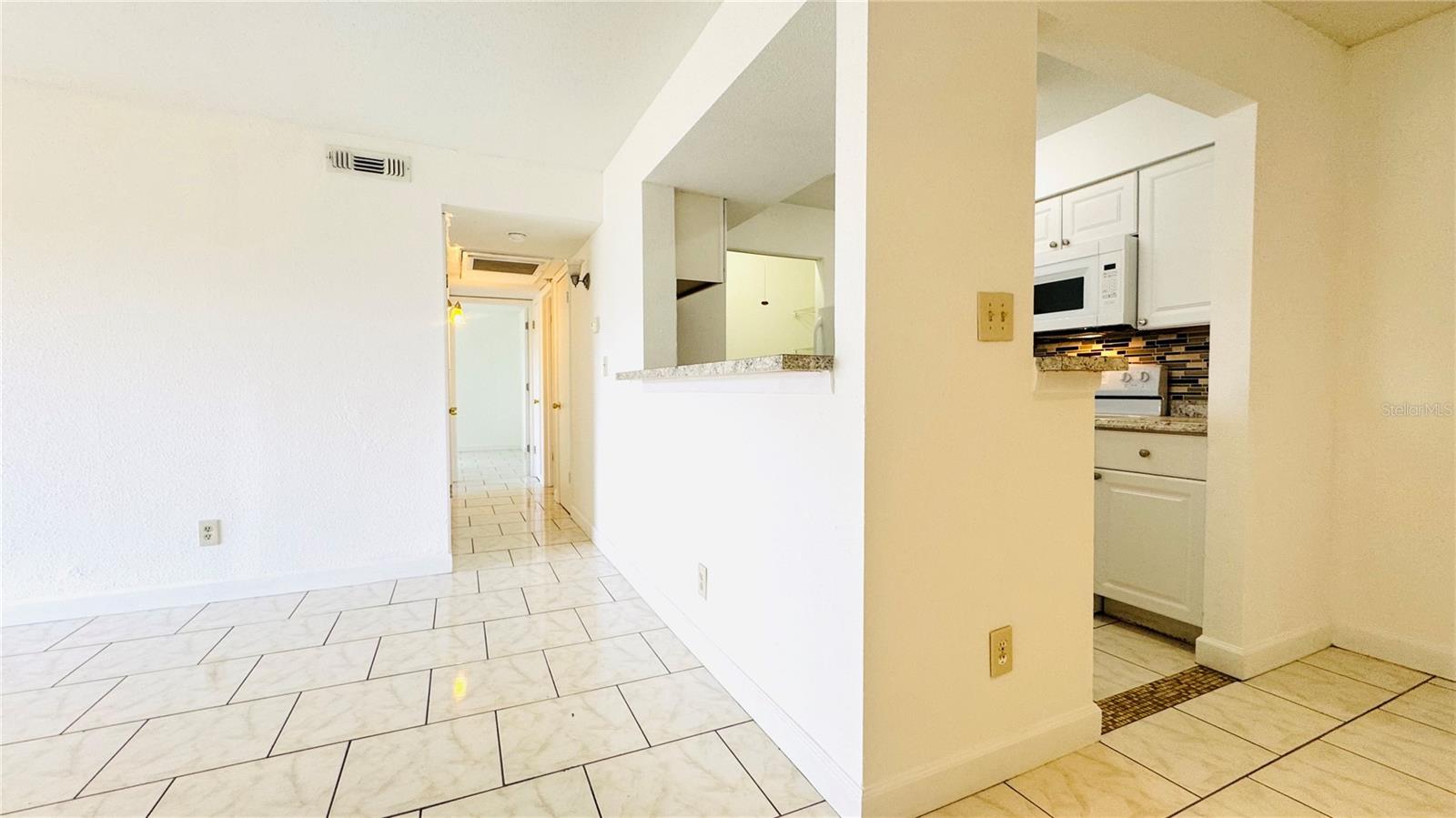 VILLAGE CRK - Residential Lease