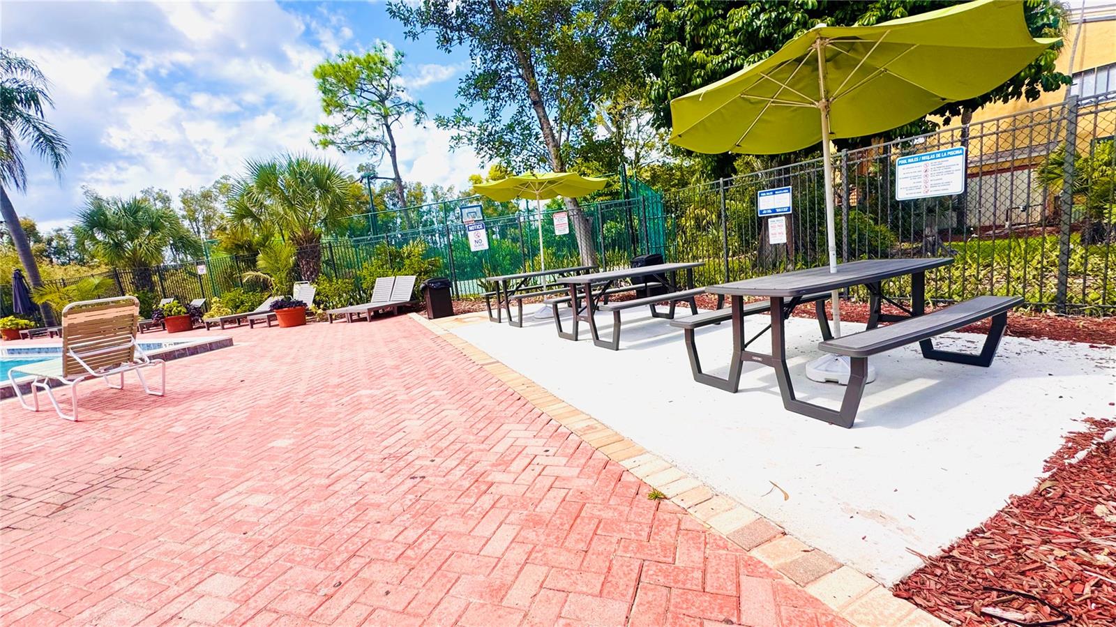 VILLAGE CRK - Residential Lease