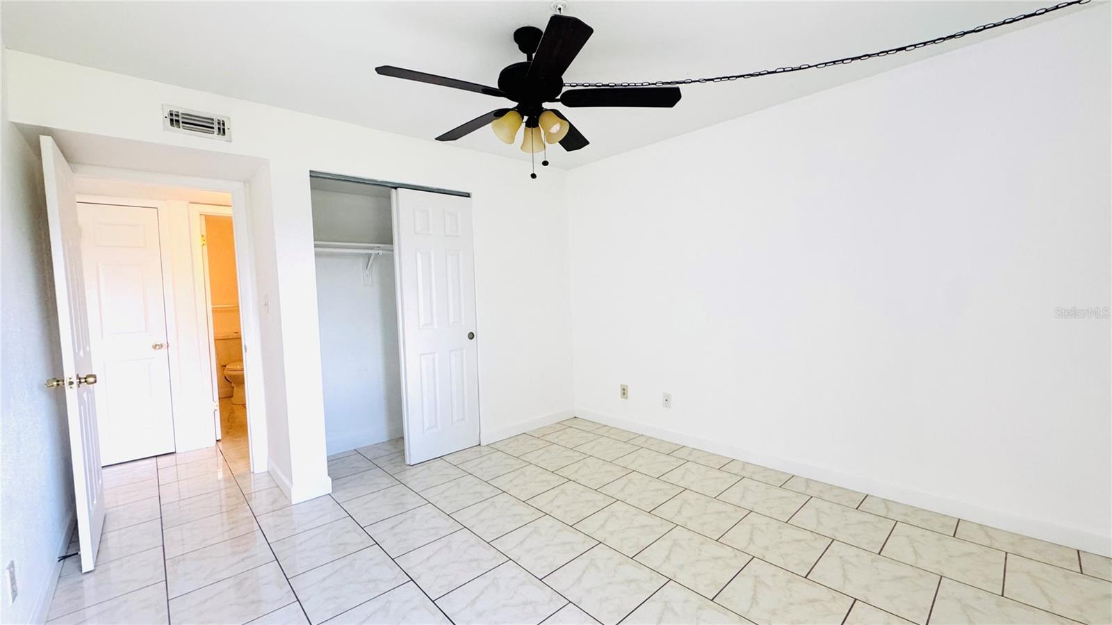 VILLAGE CRK - Residential Lease