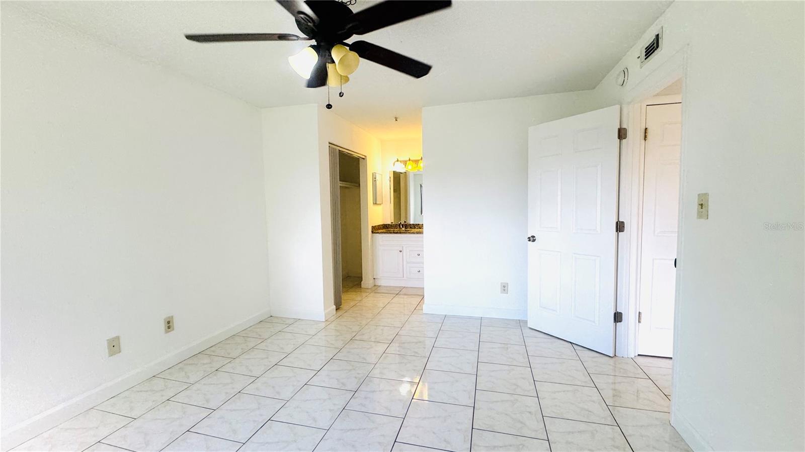 VILLAGE CRK - Residential Lease