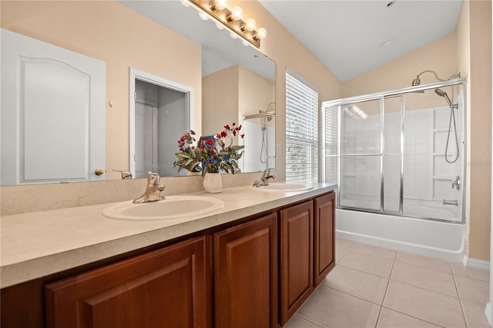 FLAGSHIP PARK A CONDO - Residential