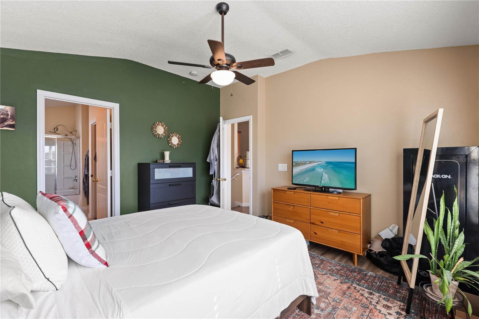 FLAGSHIP PARK A CONDO - Residential