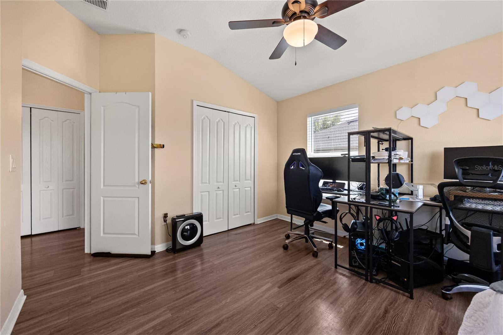 FLAGSHIP PARK A CONDO - Residential