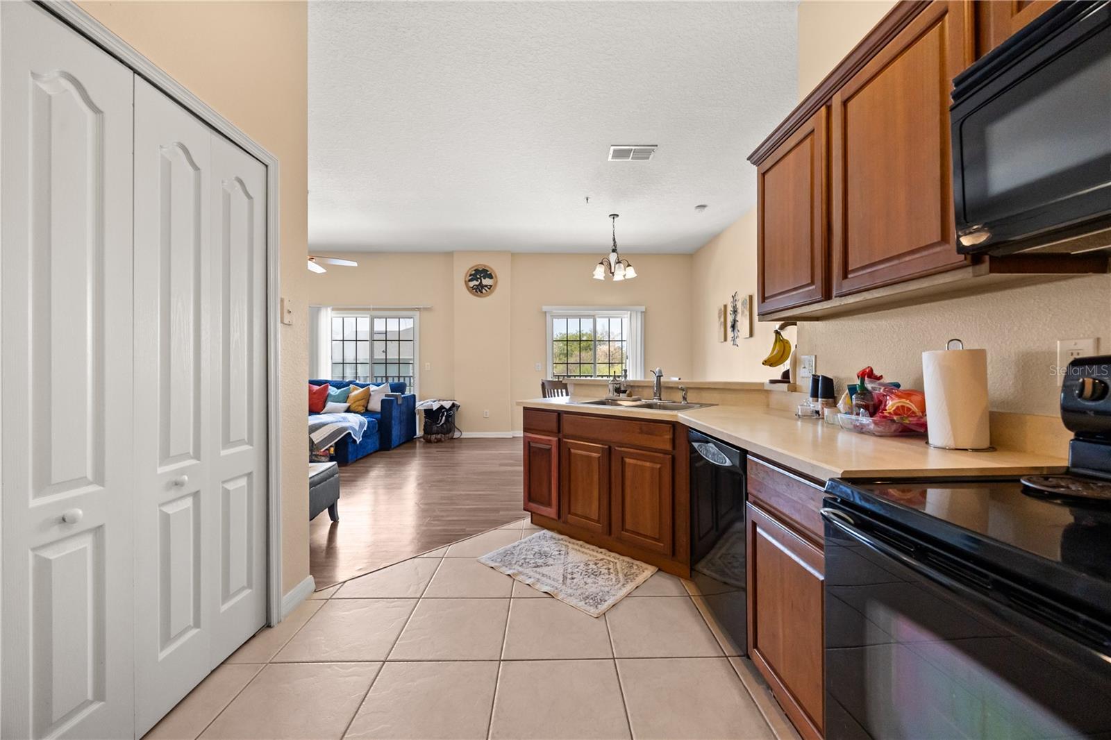 FLAGSHIP PARK A CONDO - Residential