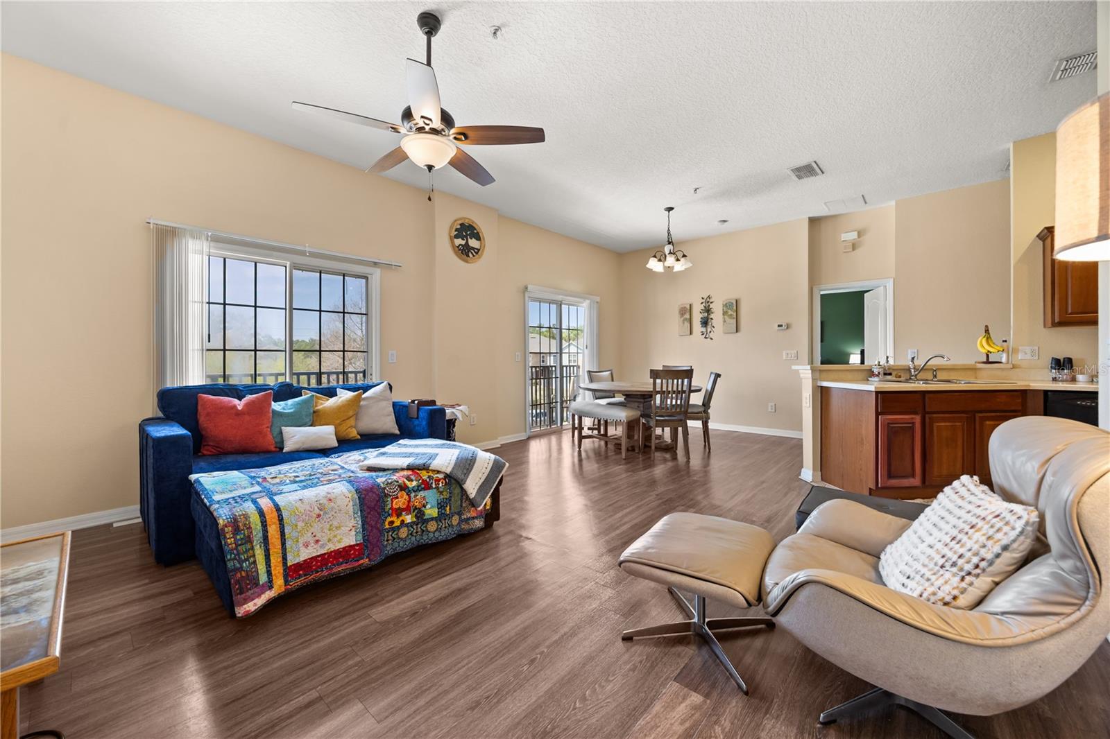 FLAGSHIP PARK A CONDO - Residential