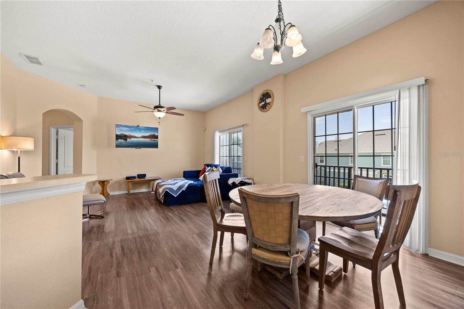 FLAGSHIP PARK A CONDO - Residential