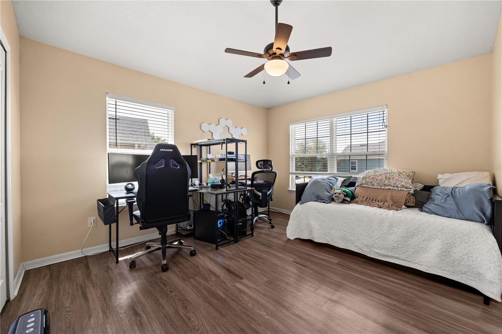 FLAGSHIP PARK A CONDO - Residential