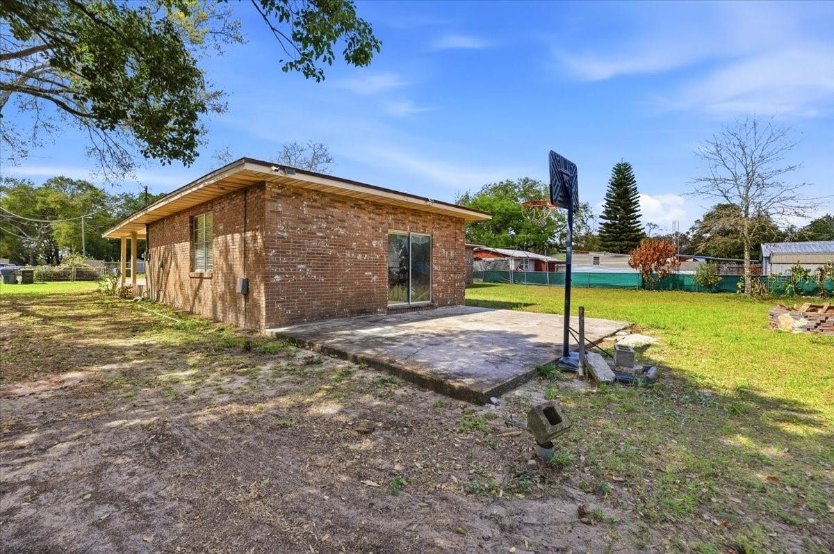 SHADOW LAWN - Residential