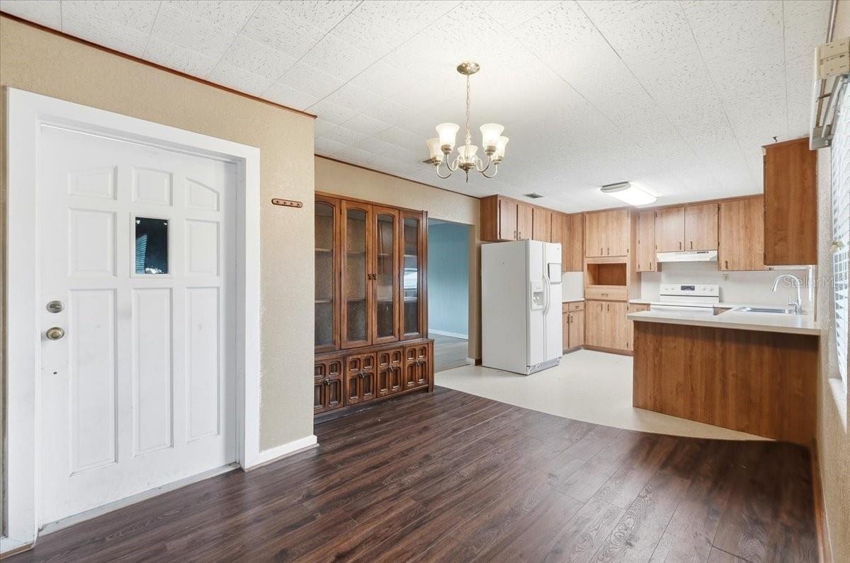 SHADOW LAWN - Residential