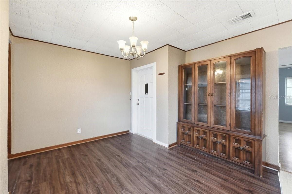 SHADOW LAWN - Residential