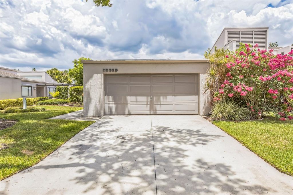 Photo of 13619 Twin Lakes Lane #15, Tampa, FL 33618 (MLS # O6257282)