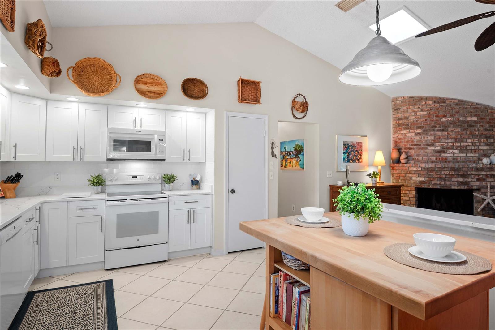 HIDDEN HARBOUR - Residential