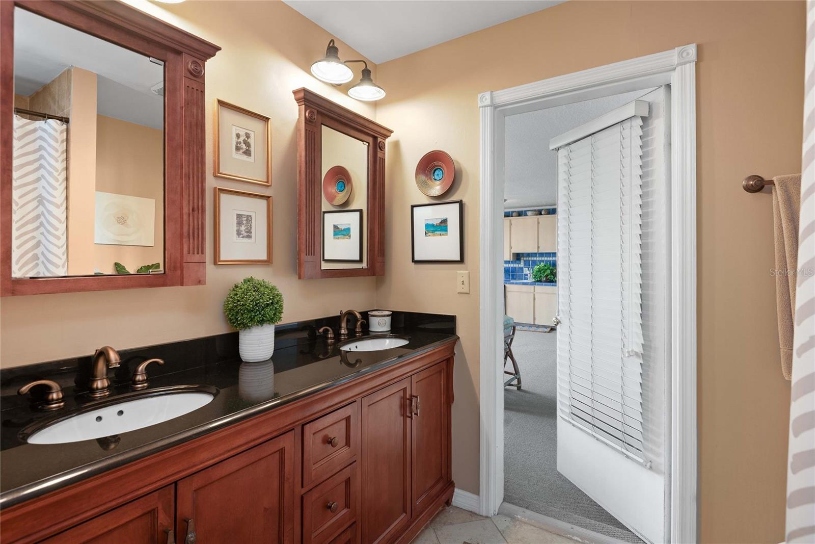 HIDDEN HARBOUR - Residential