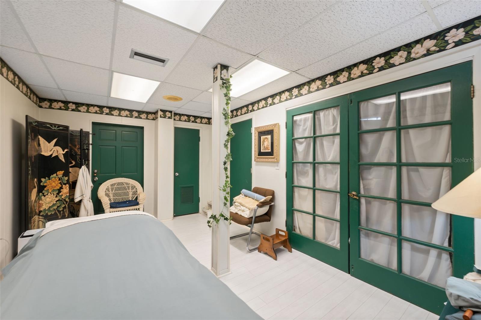 ACREAGE & UNREC - Commercial Sale