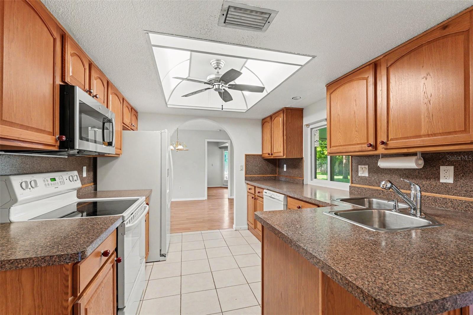 23174 HEMENWAY AVENUE - Photo 3