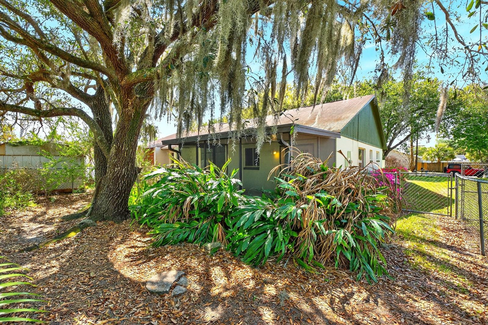 COUNTRYSIDE - Residential