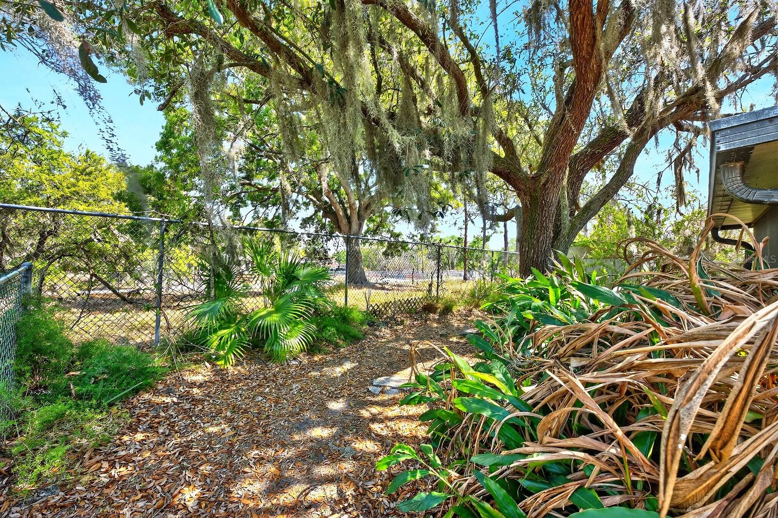 COUNTRYSIDE - Residential