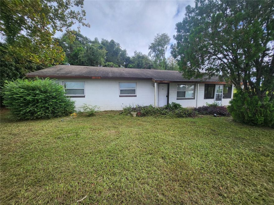 3/1.5 HOME IN OCALA FLORIDA. WILL BE RENT READY BY OCT, 22 FRESHLY PAINTED, AND RENOVATED. FULL FENCED BACK AND FRONT YARD. TENANT RESONSIBLE FOR ALL UTILITIES AND LAWN. CREDIT AND BACKGROUND REQUIRED, MONTHLY COMBINED HOUSEHOLD INCOME MUST EQUAL 2XS THE RENT RATE. SMALL PET WELCOME WITH NONREFUNDABLE PET FEE.