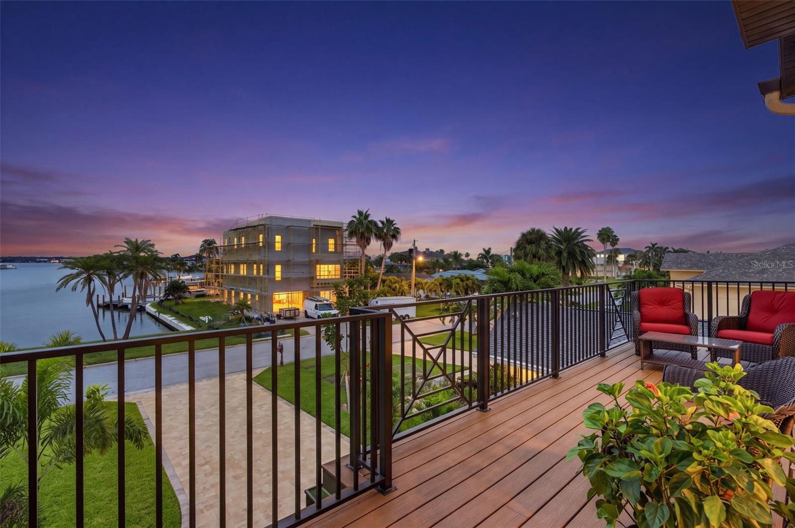 2820 HIBISCUS DRIVE W
