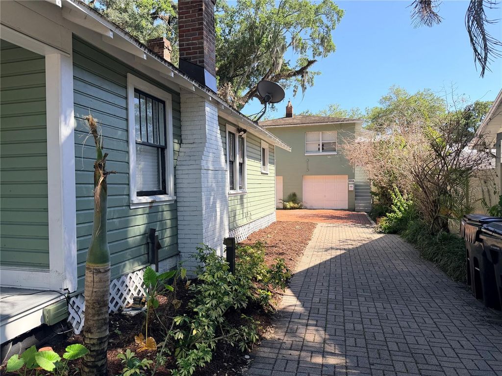 Photo of 1004 Palmer Street, Orlando, FL 32801 (MLS # O6406504)