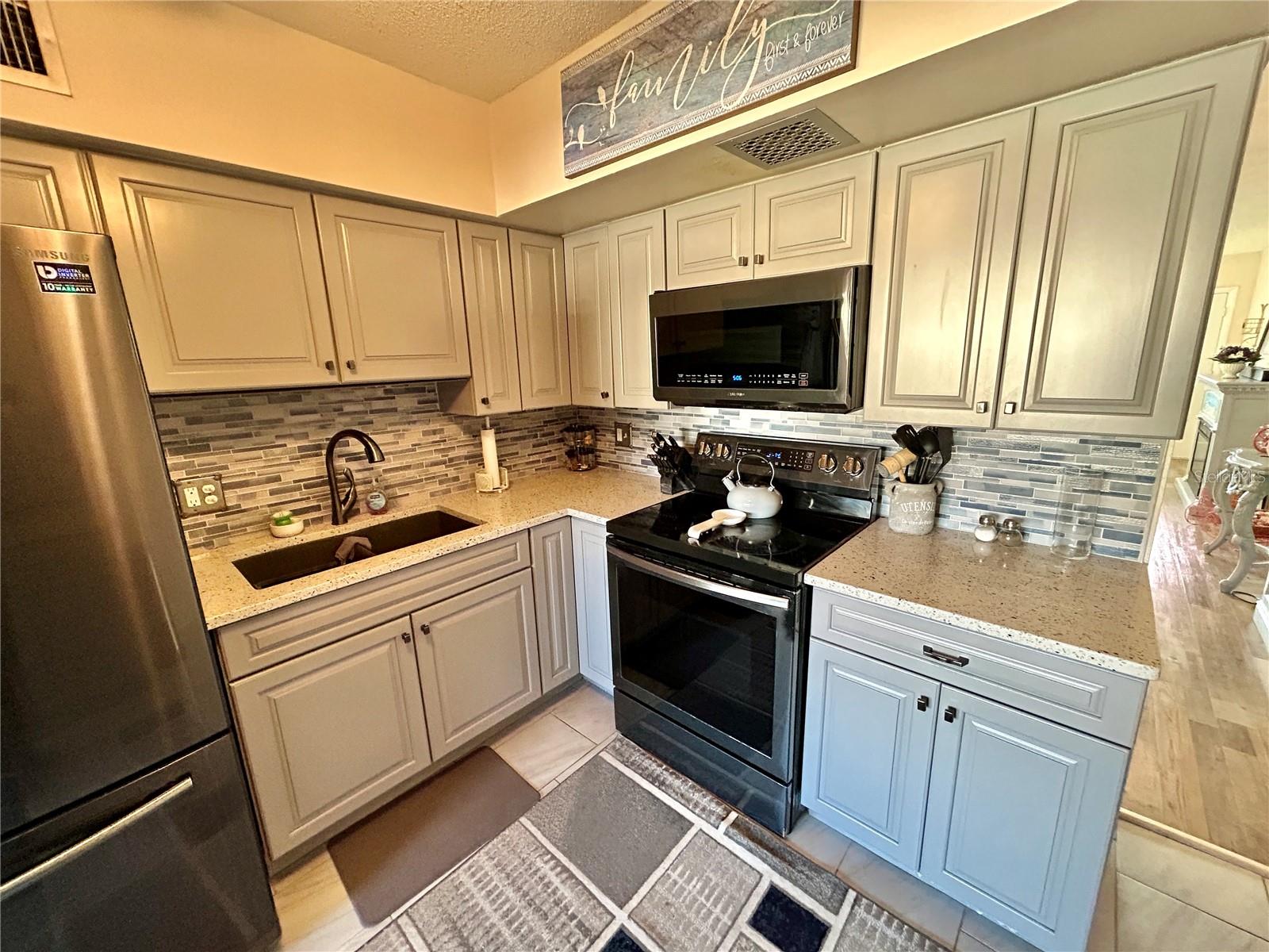 ON TOP OF THE WORLD - Residential