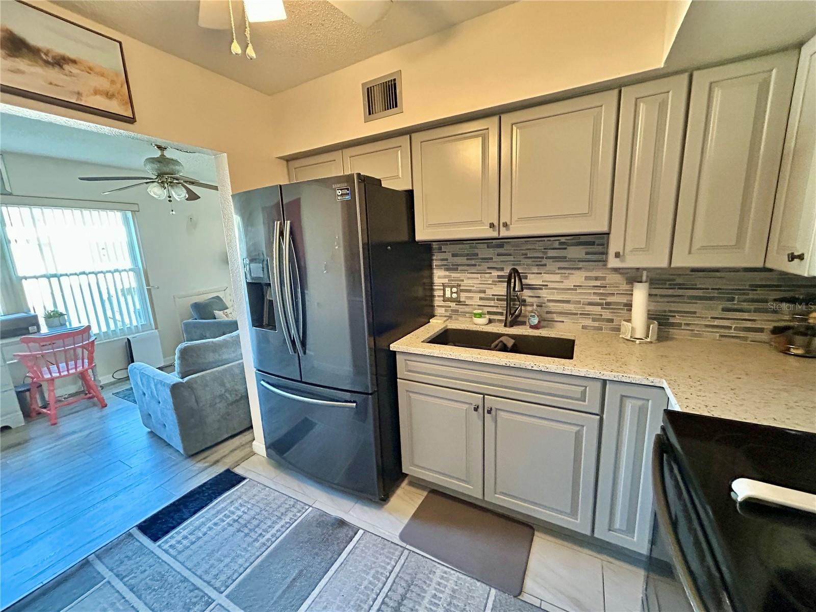 ON TOP OF THE WORLD - Residential