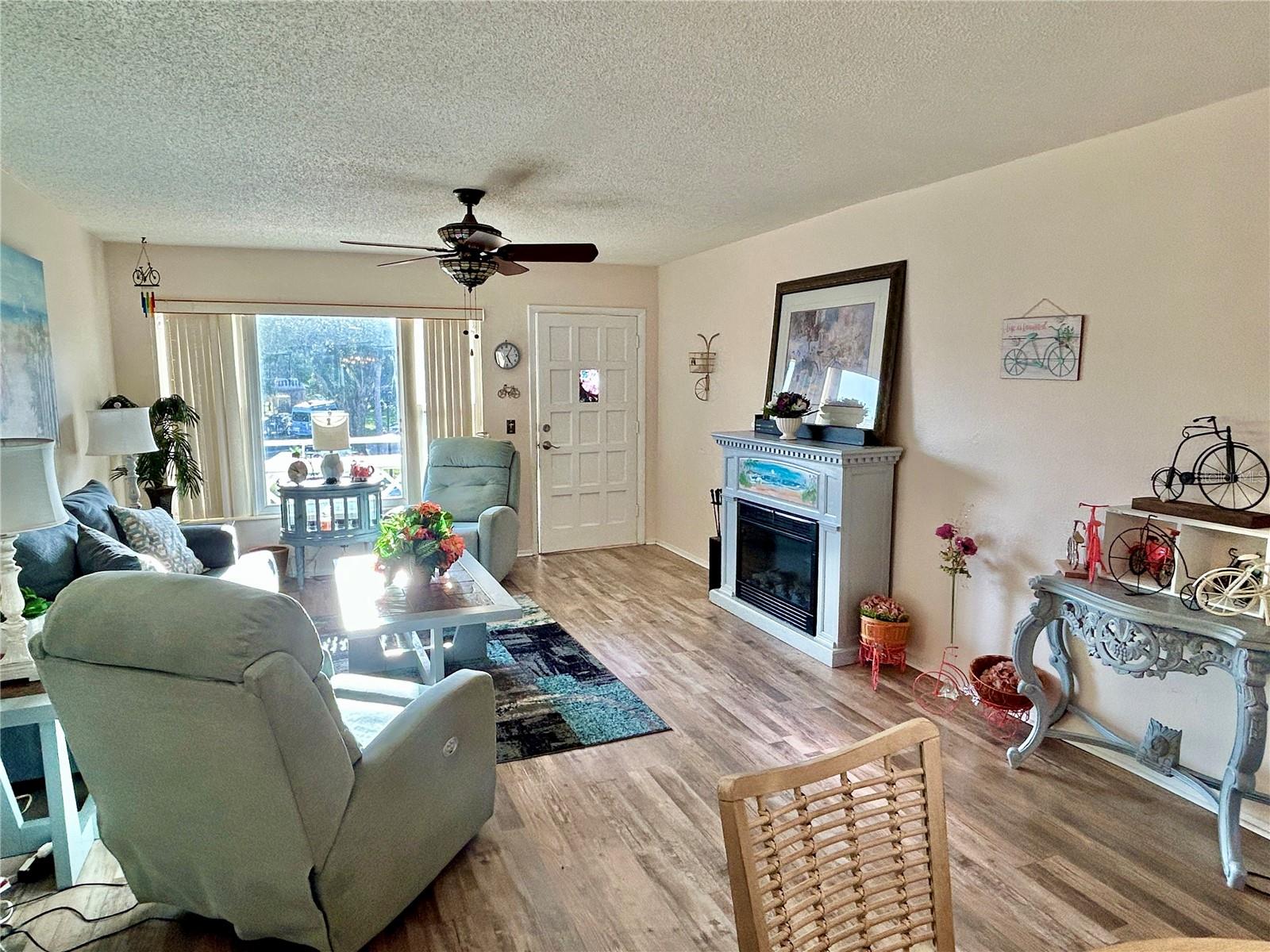 ON TOP OF THE WORLD - Residential