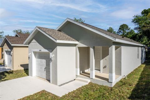 A home in EUSTIS