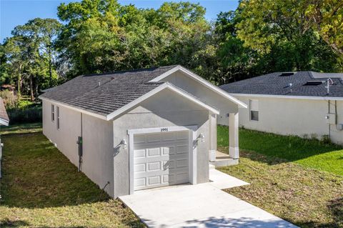 A home in EUSTIS