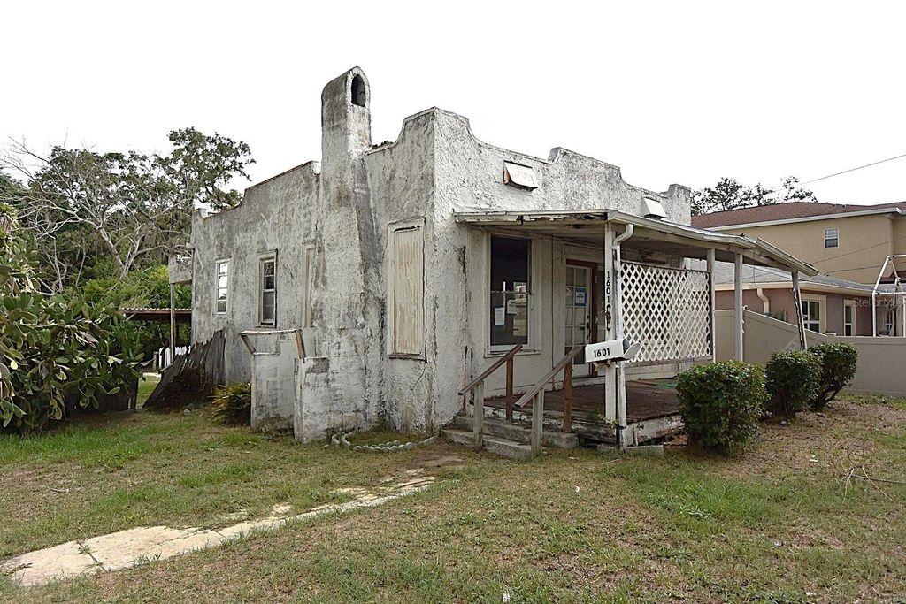 Photo of 1601 Dixie Highway, Tarpon Springs, FL 34689 (MLS # W7876787)