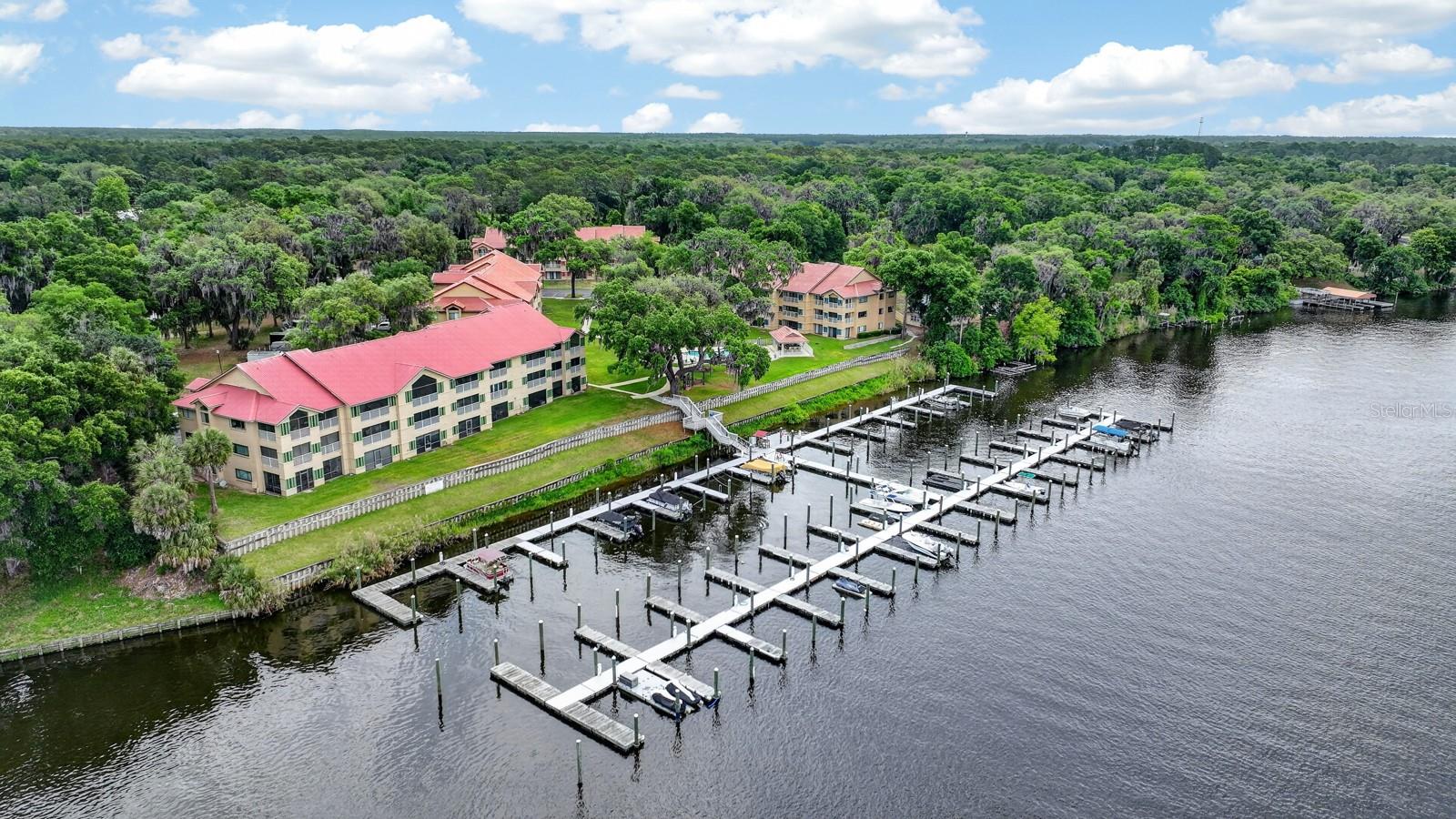 SPORTSMANS LODGE - Residential
