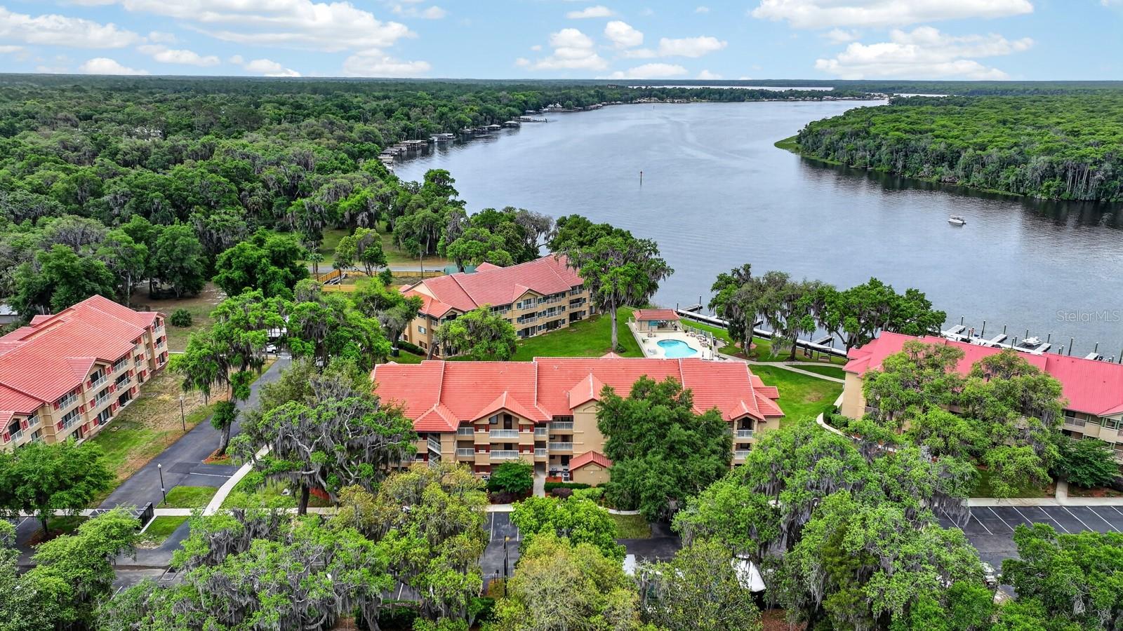 SPORTSMANS LODGE - Residential