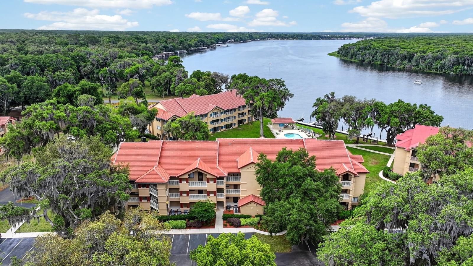 SPORTSMANS LODGE - Residential