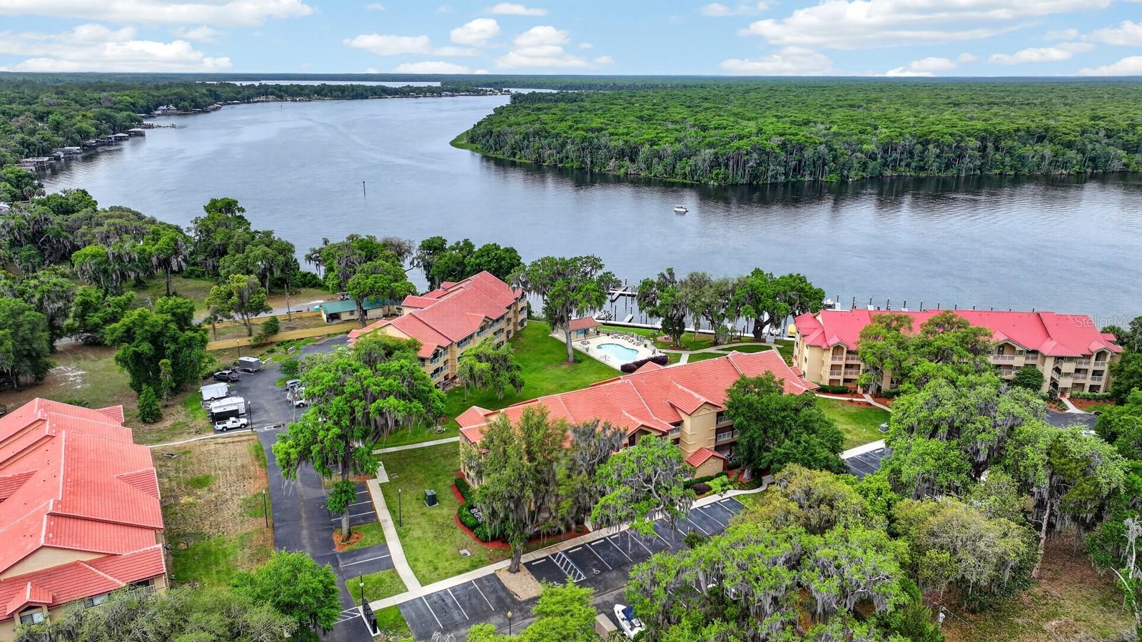 SPORTSMANS LODGE - Residential