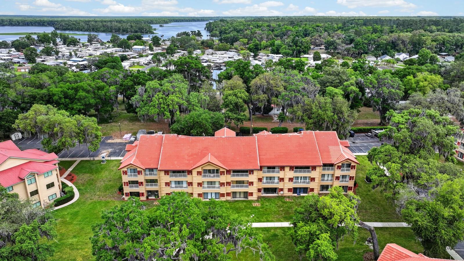 SPORTSMANS LODGE - Residential