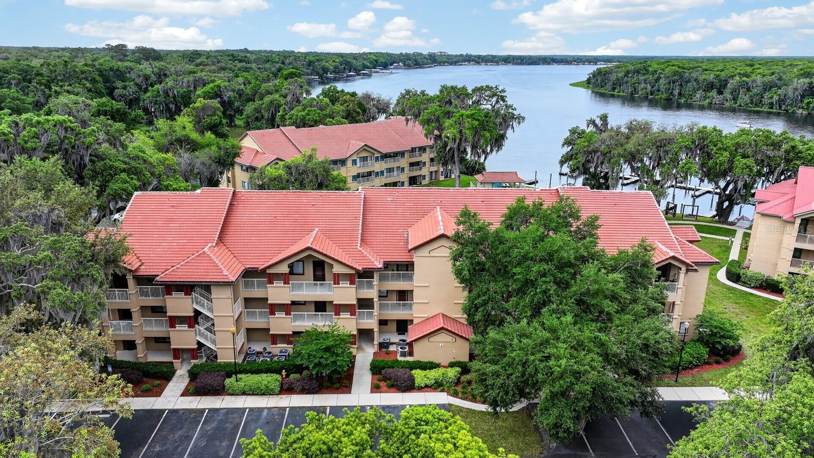 SPORTSMANS LODGE - Residential
