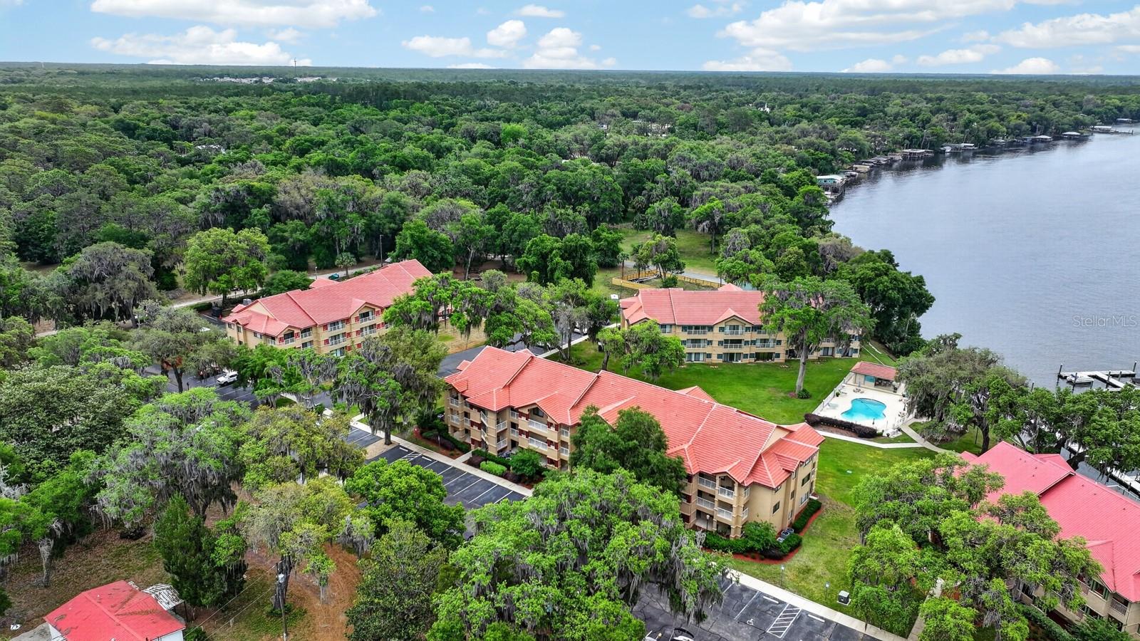 SPORTSMANS LODGE - Residential