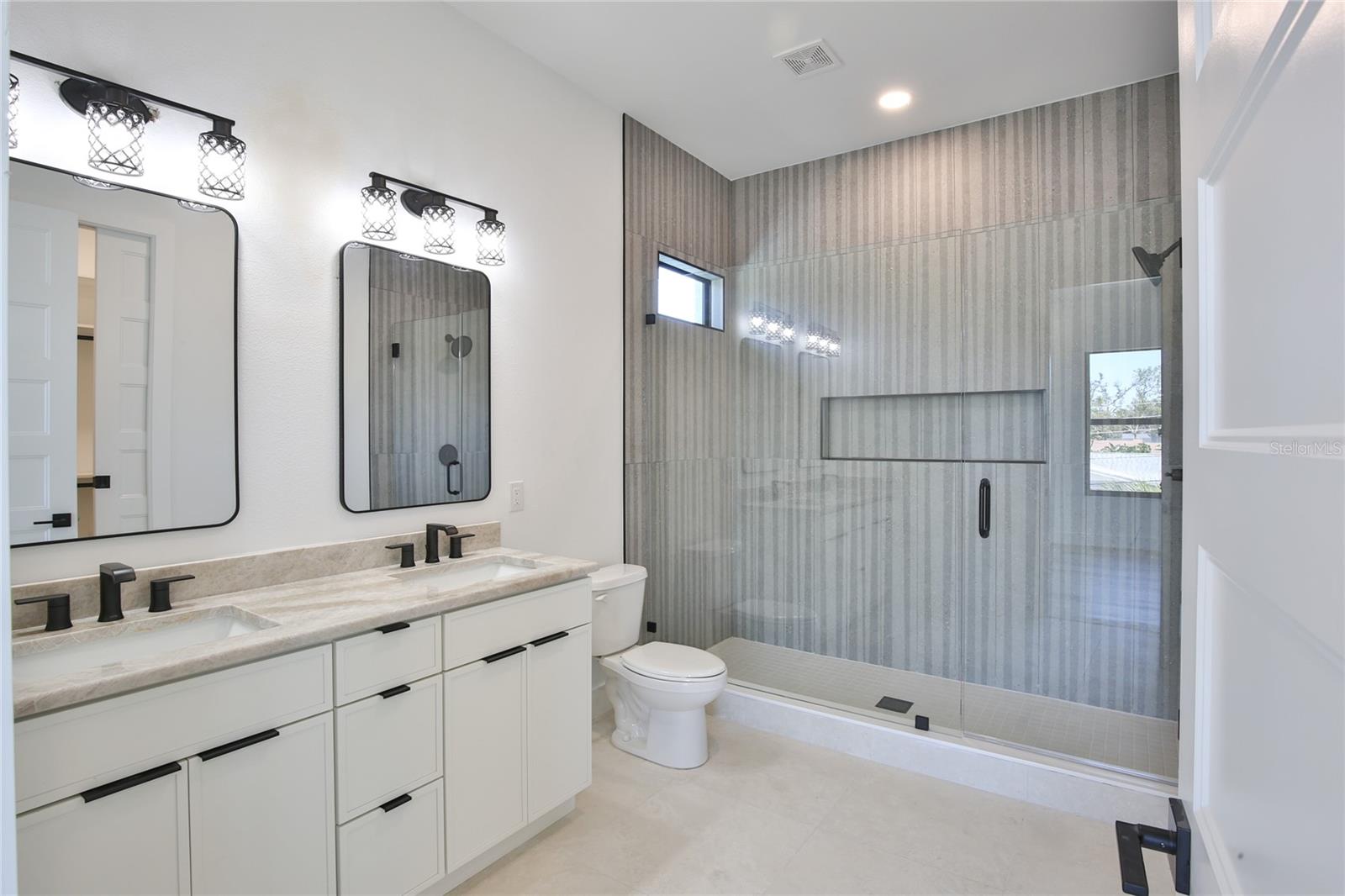 RIDGEWOOD - Residential Lease