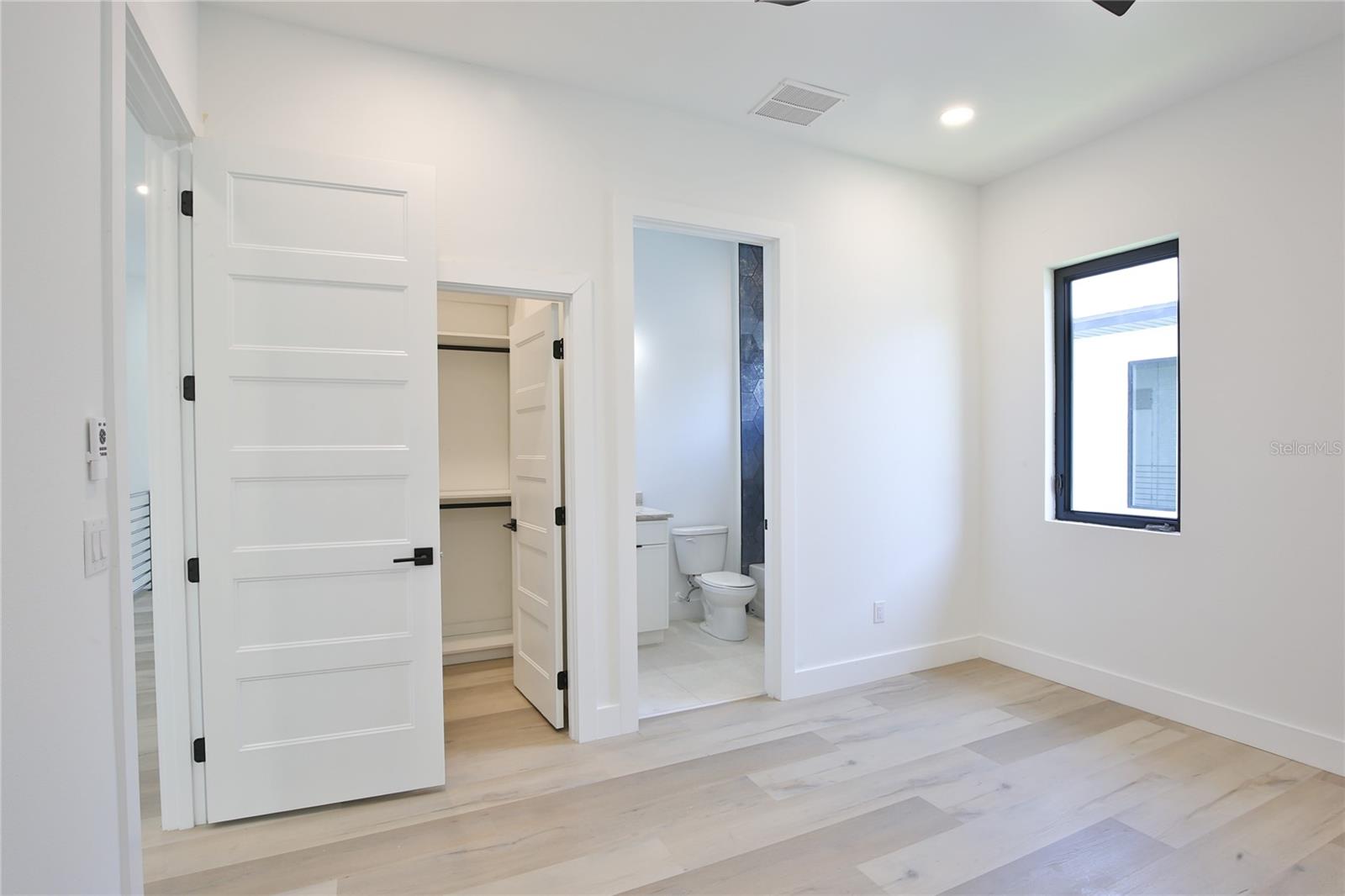 RIDGEWOOD - Residential Lease