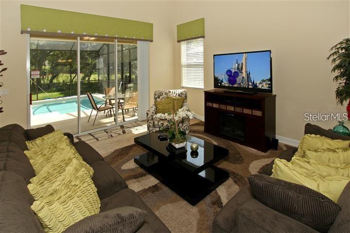 PARADISE PALMS RESORT PH 2 - Residential Lease